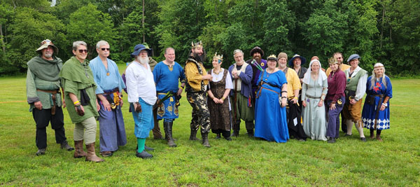 The 16 finalists and Royals.